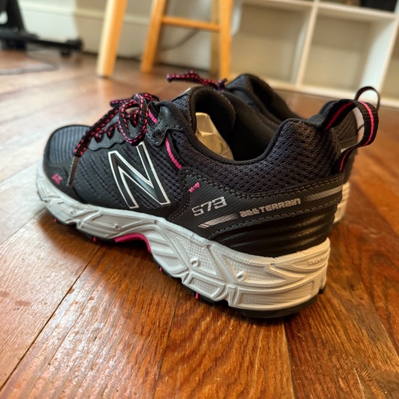 New Balance Women's 573v3 | size 7 - Picture 4 of 8